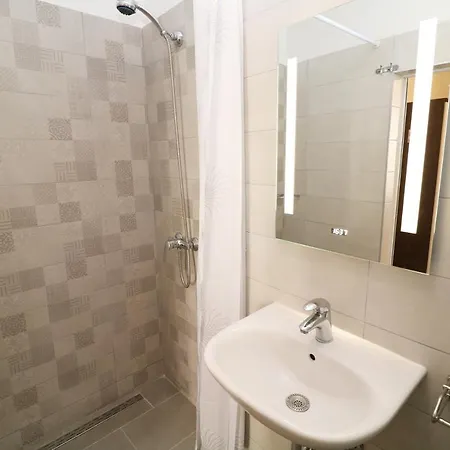 Old Town Rooms And Apartment Guest house