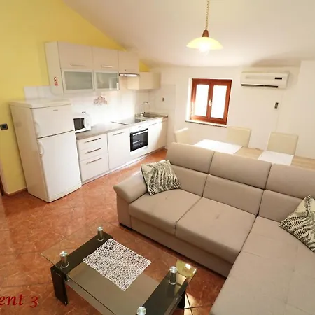 Old Town Rooms And Apartment Guest house 3*