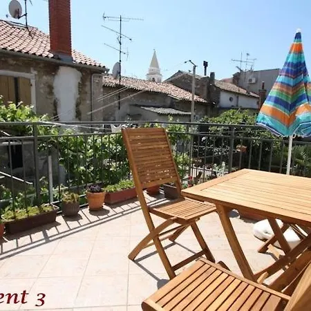 Guest house Old Town Rooms And Apartment 3*